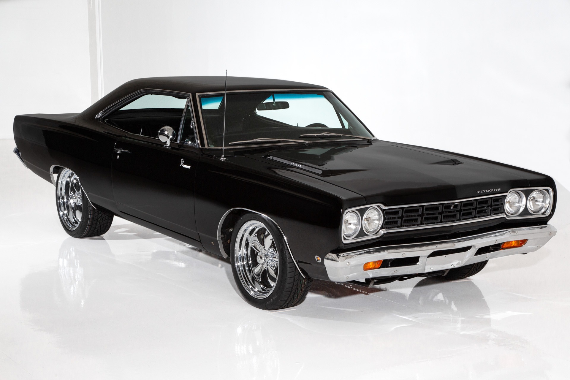 For Sale Used 1968 Plymouth Roadrunner 440, 6-Pac, 727 PS, PDB | American Dream Machines Des Moines IA 50309