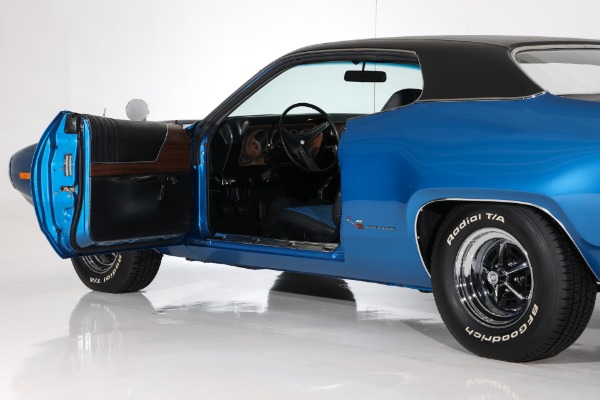 For Sale Used 1972 Plymouth Roadrunner 383, 4-Speed Pistol Grip | American Dream Machines Des Moines IA 50309