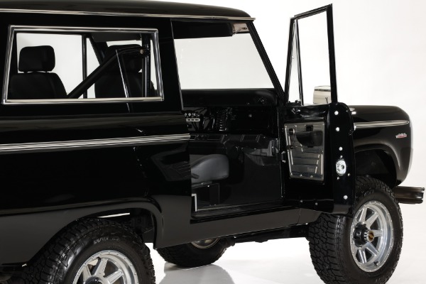 For Sale Used 1973 Ford Bronco Black 4x4 Show Truck 302 PS PB AC | American Dream Machines Des Moines IA 50309