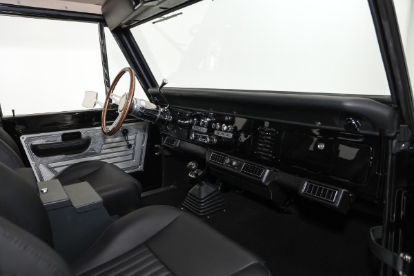 For Sale Used 1973 Ford Bronco Black 4x4 Show Truck 302 PS PB AC | American Dream Machines Des Moines IA 50309