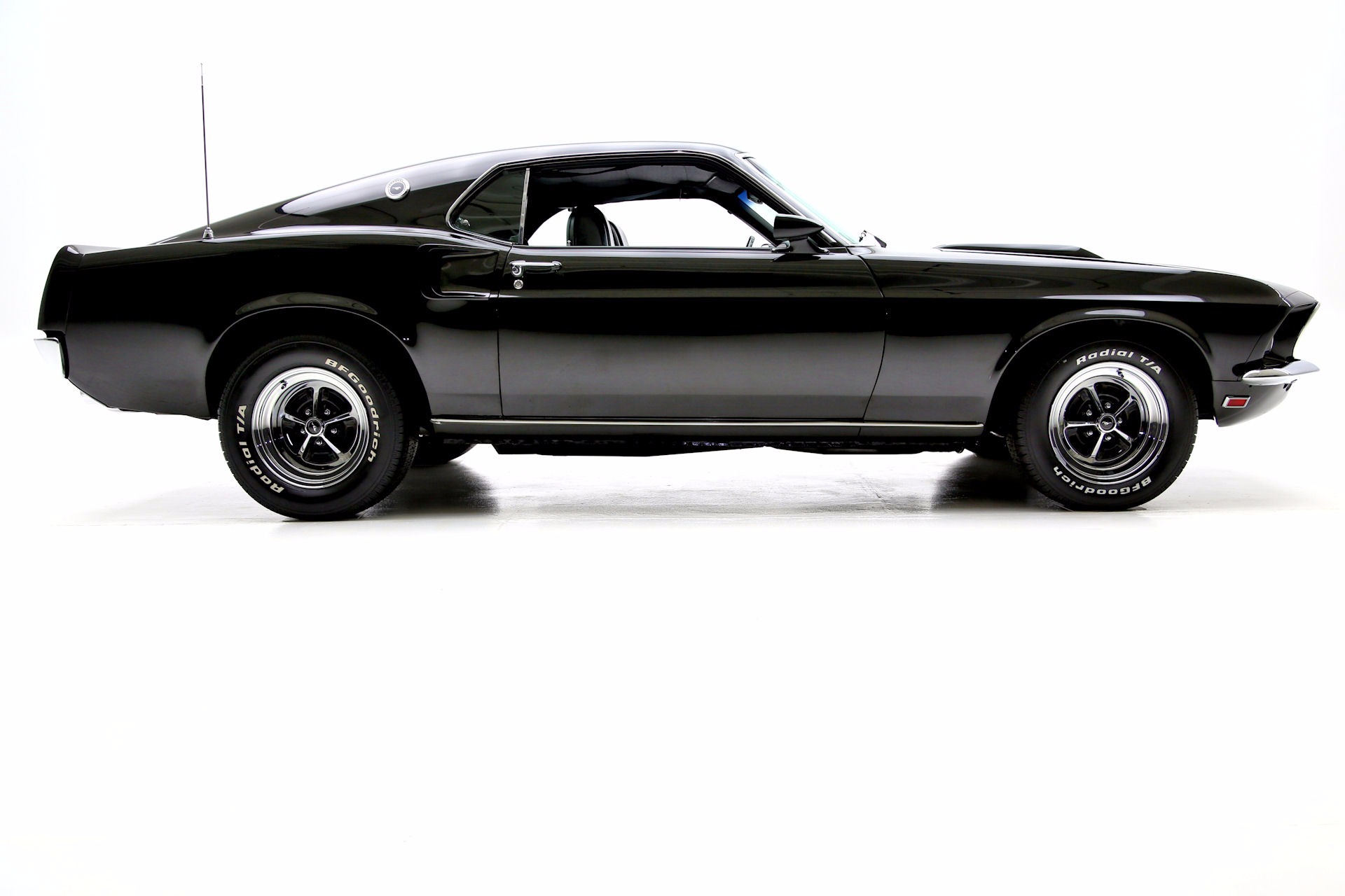 Mustang Raven Black