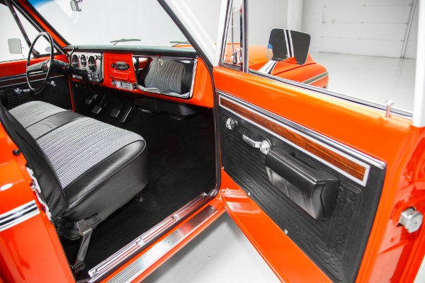 For Sale Used 1971 Chevrolet Pickup Cheyenne houndstooth | American Dream Machines Des Moines IA 50309