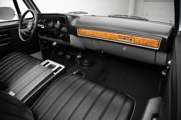 For Sale Used 1974 Chevrolet Blazer Silver/Black 4x4,  4-Speed | American Dream Machines Des Moines IA 50309