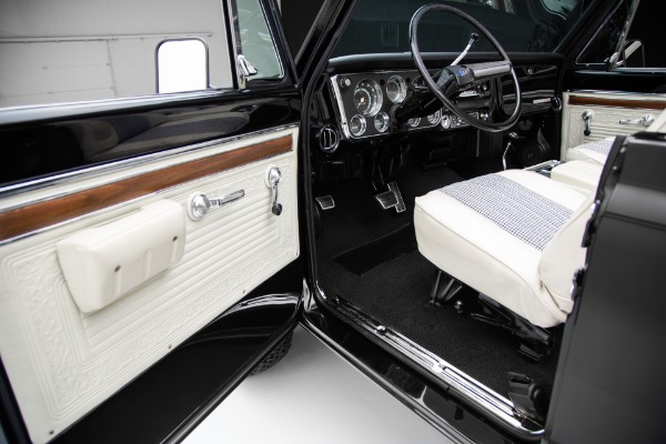 For Sale Used 1971 Chevrolet Blazer K5,4WD,Black/White,AC | American Dream Machines Des Moines IA 50309